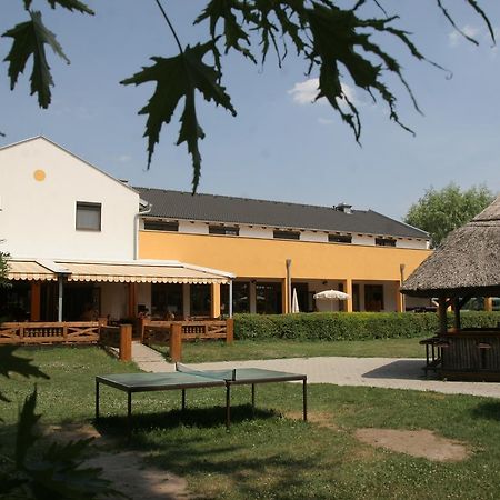 Georgshof Hotel Подерсдорф ам Зее Екстериор снимка